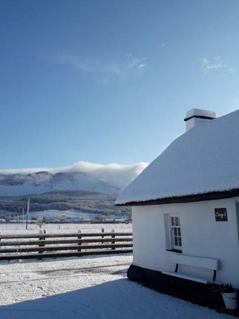Cissy's Cottage - traditional thatched cottage, on the Causeway Coast view 2