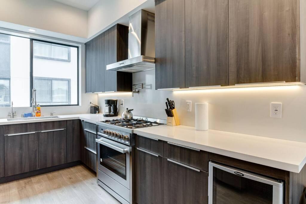 3 Luxury Modern Homes 12 bedrooms & Rooftop Decks