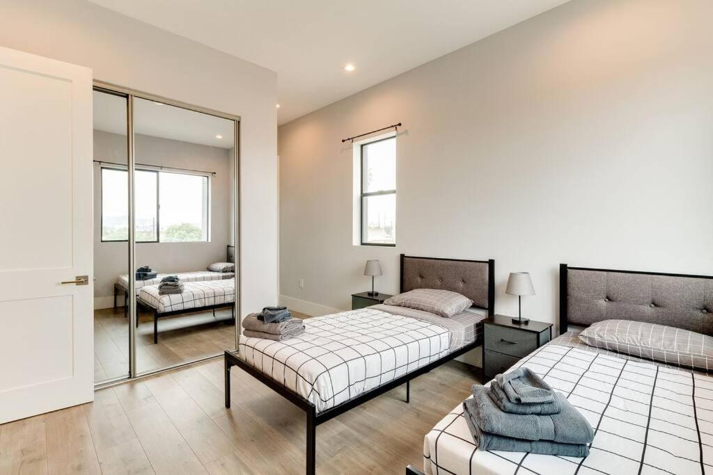 3 Luxury Modern Homes 12 bedrooms & Rooftop Decks