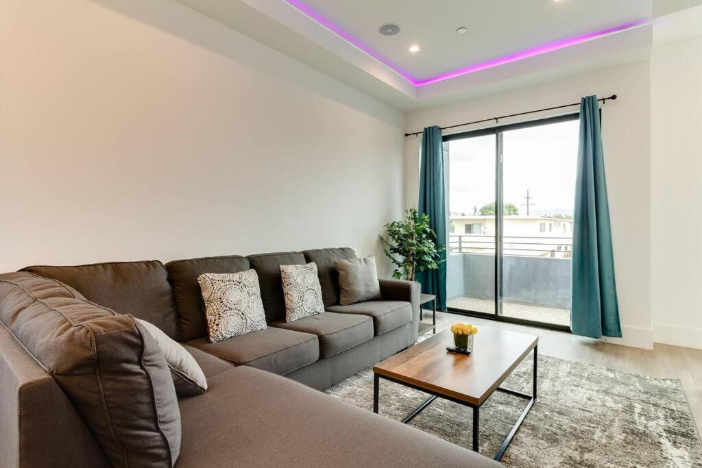 3 Luxury Modern Homes 12 bedrooms & Rooftop Decks