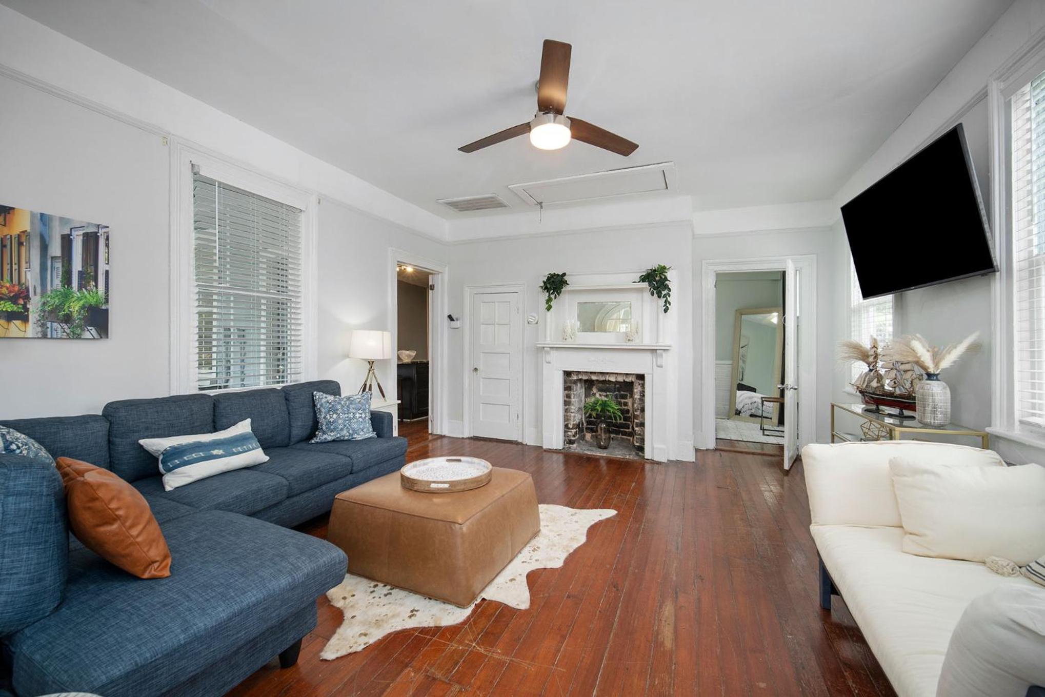 Lovely & Historical 3BR - Balcony - Central Location