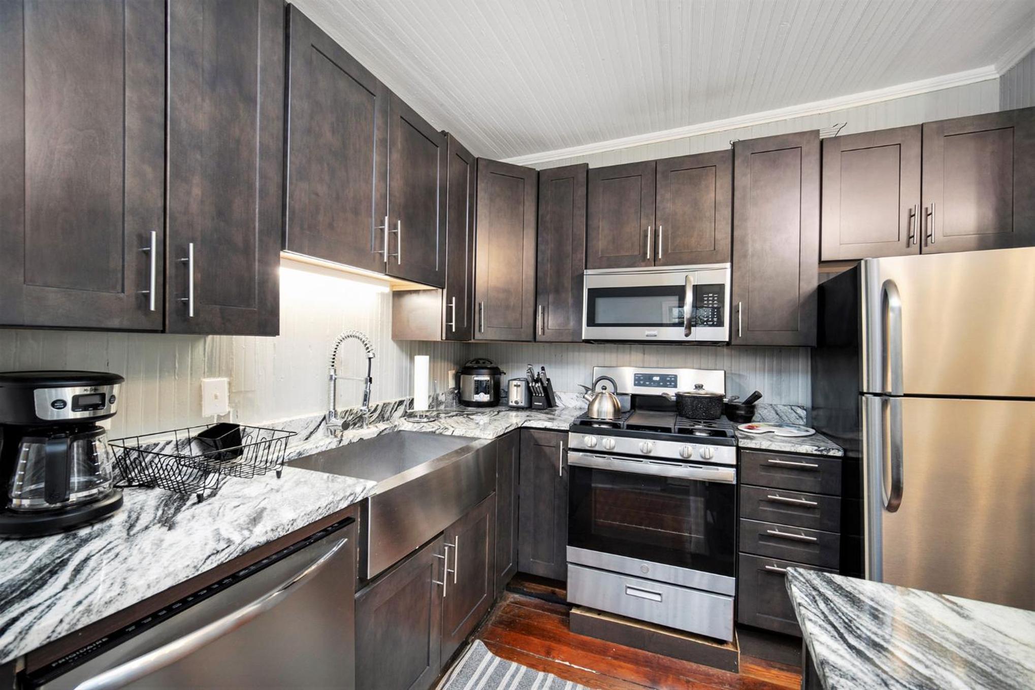 Lovely & Historical 3BR - Balcony - Central Location