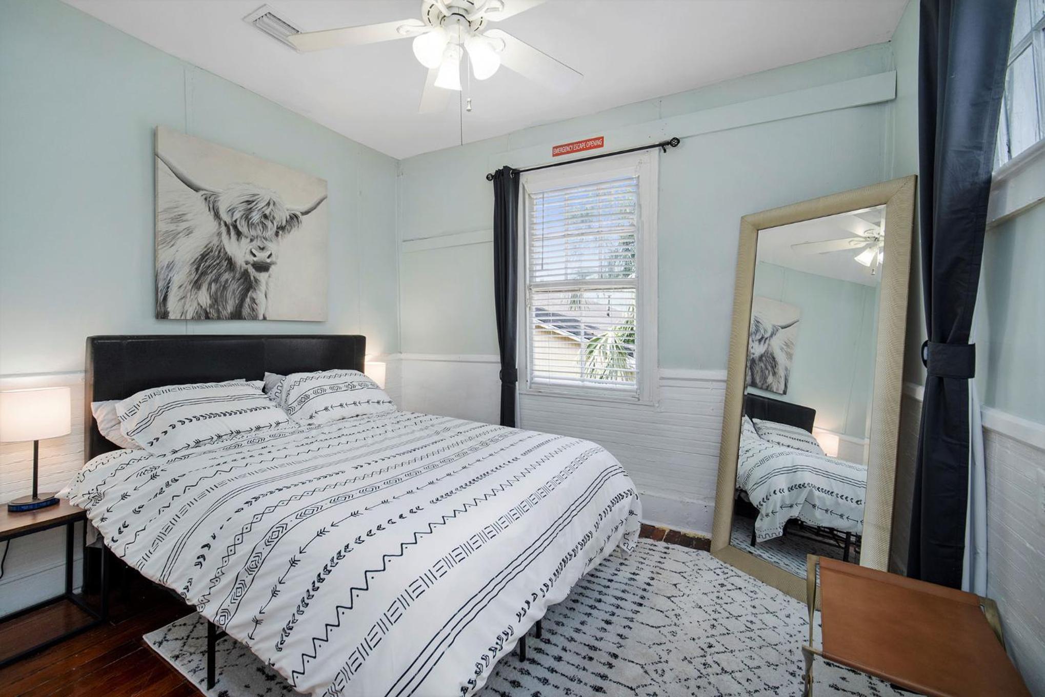 Lovely & Historical 3BR - Balcony - Central Location