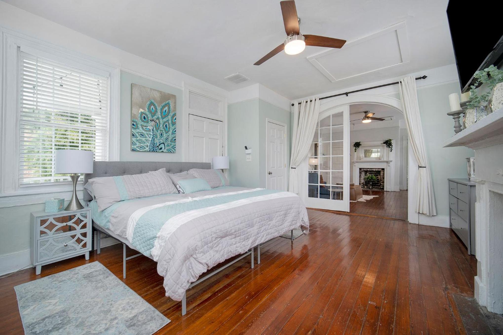 Lovely & Historical 3BR - Balcony - Central Location