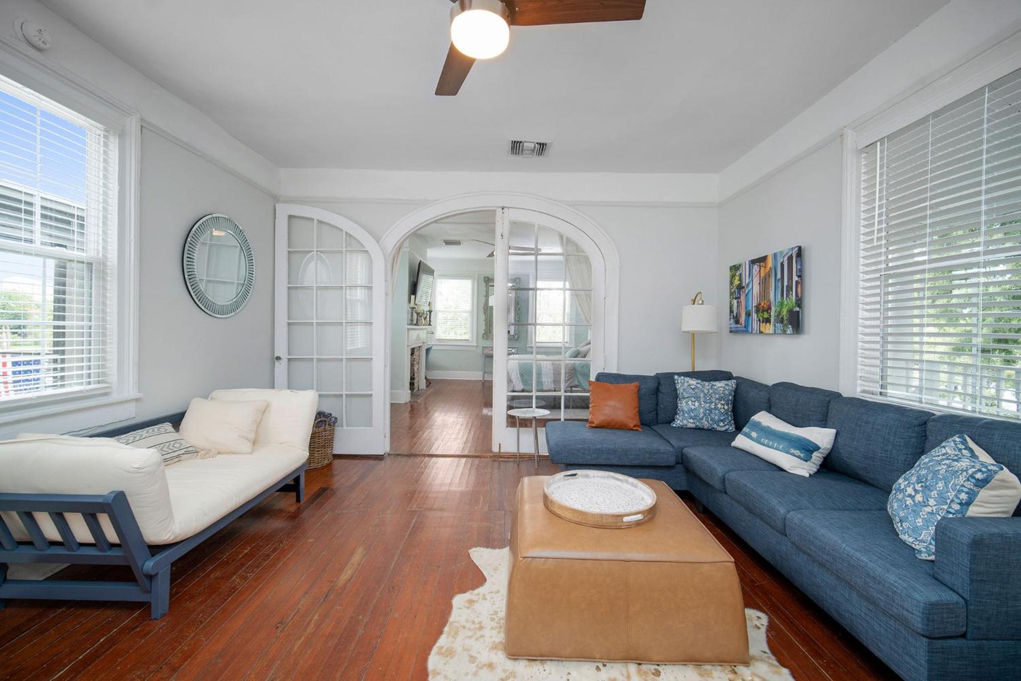 Lovely & Historical 3BR - Balcony - Central Location