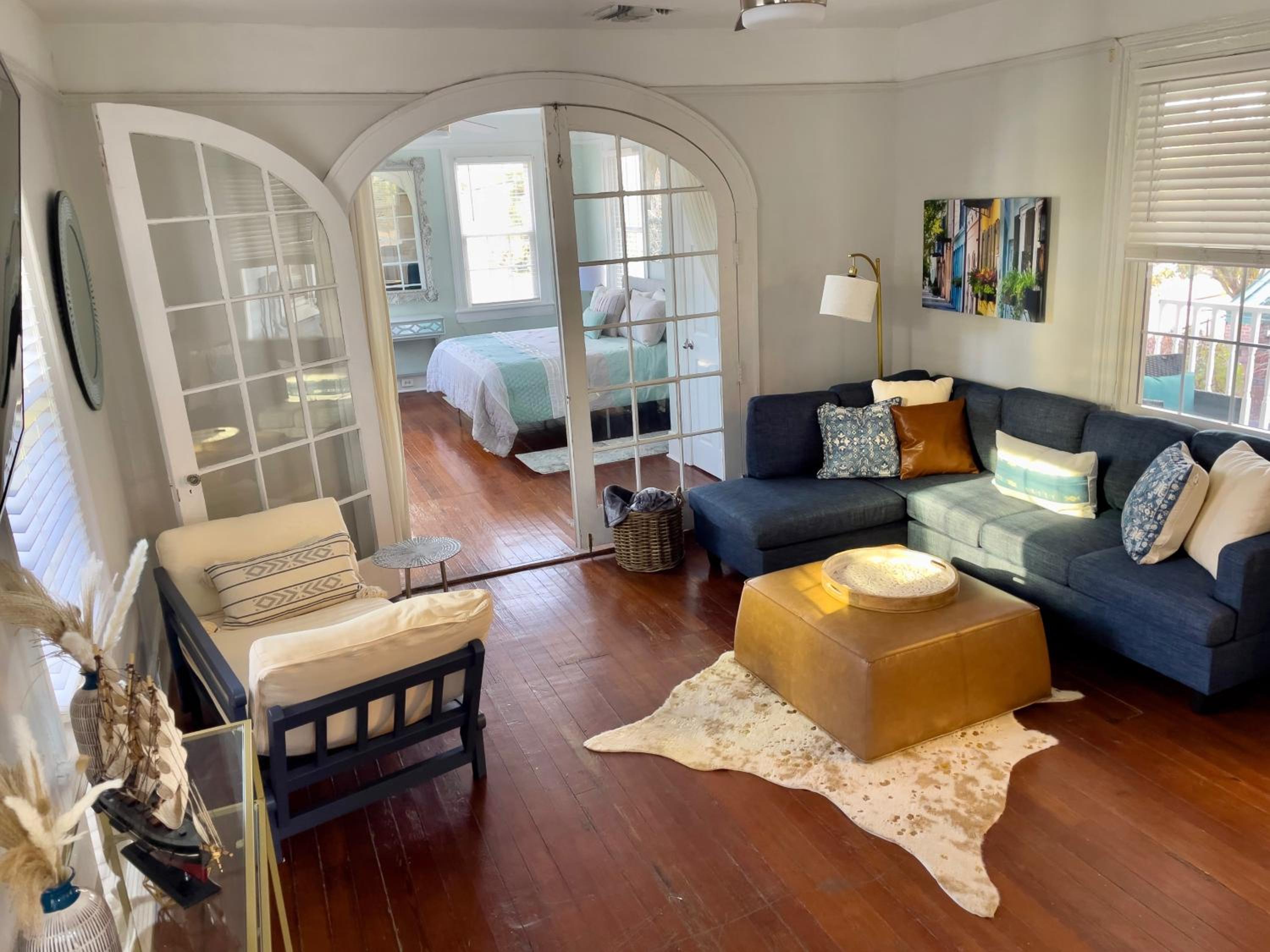 Lovely & Historical 3BR - Balcony - Central Location