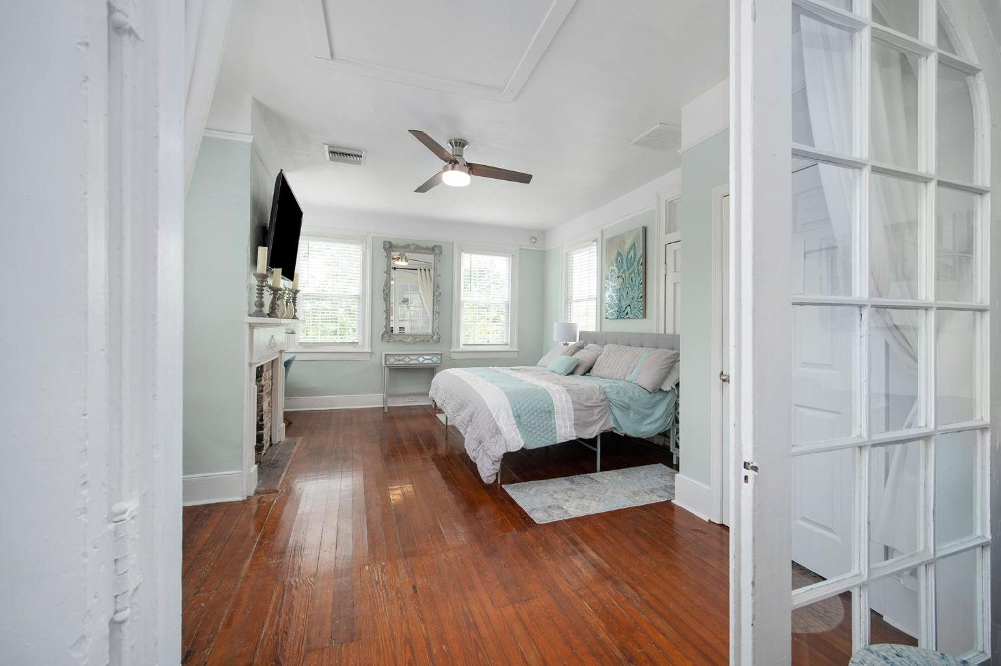 Lovely & Historical 3BR - Balcony - Central Location