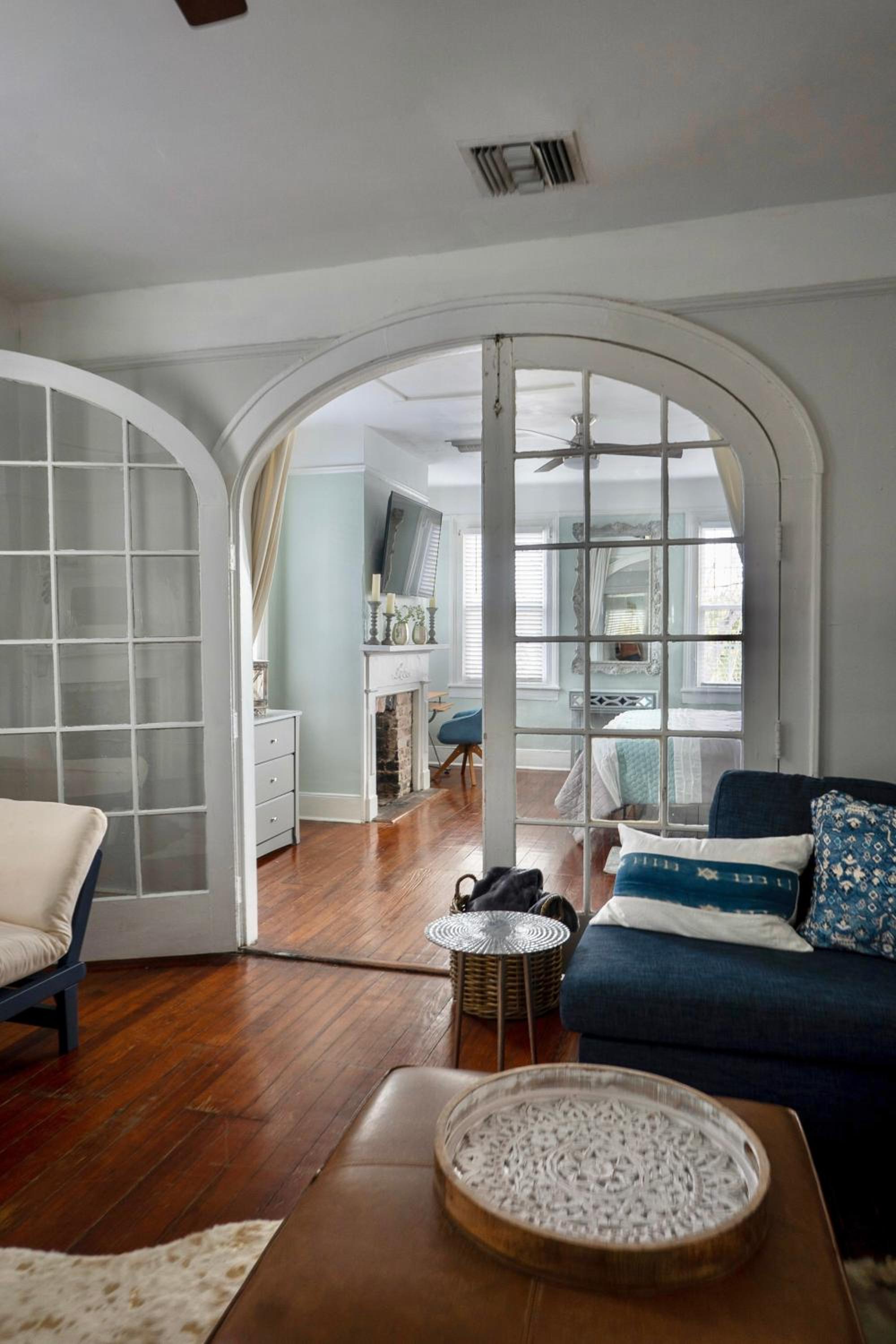 Lovely & Historical 3BR - Balcony - Central Location