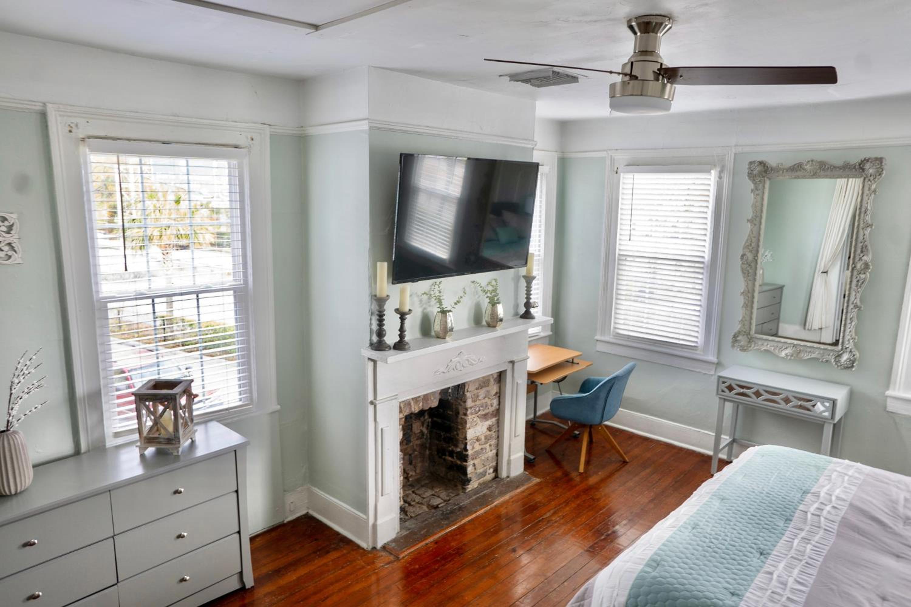 Lovely & Historical 3BR - Balcony - Central Location