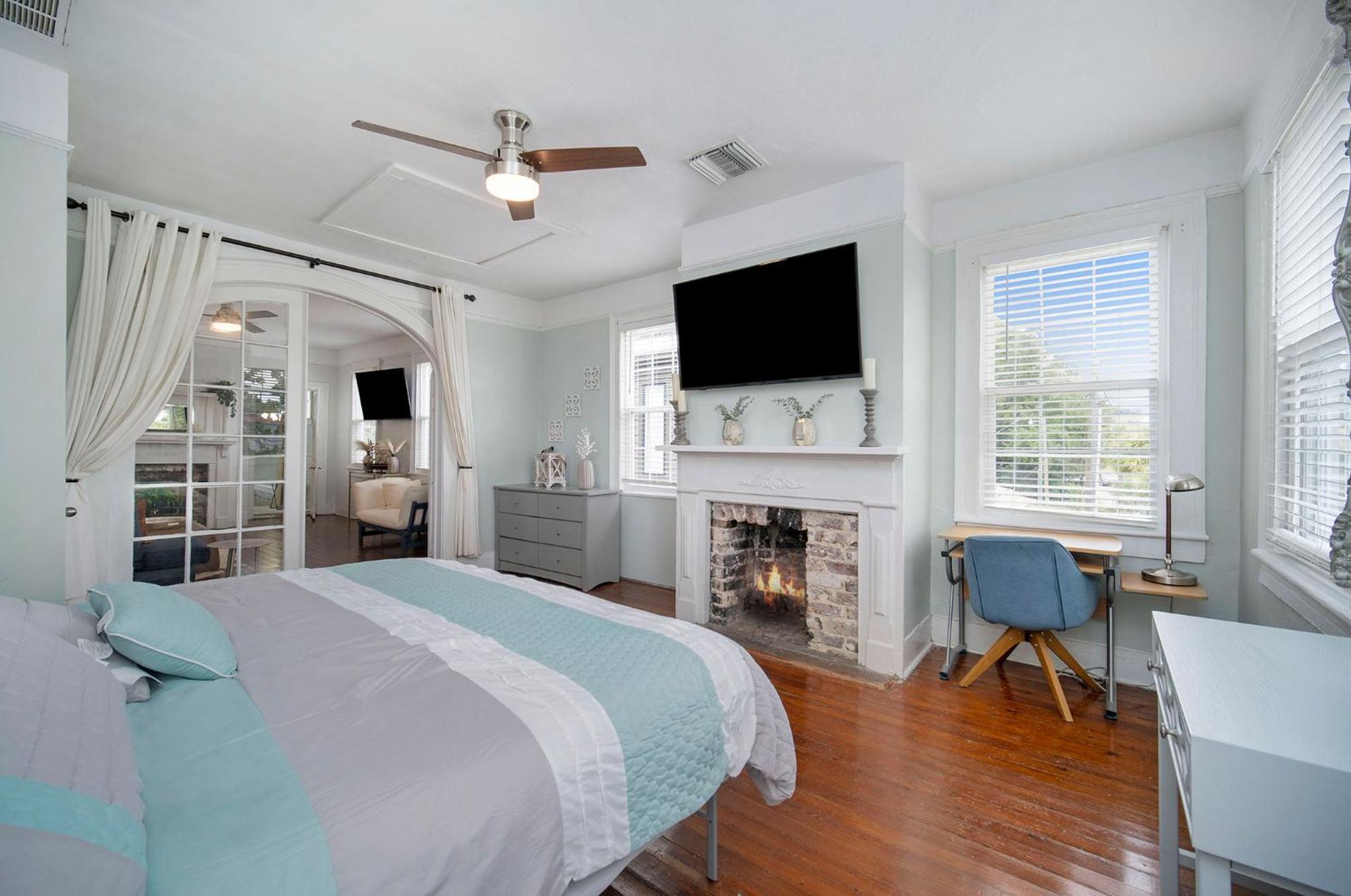 Lovely & Historical 3BR - Balcony - Central Location