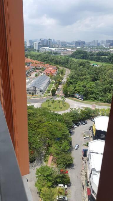 Lovely studio condo with balcony & pool @ Suria Jelutong