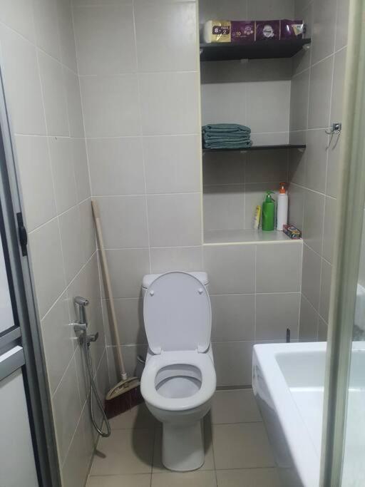 Lovely studio condo with balcony & pool @ Suria Jelutong
