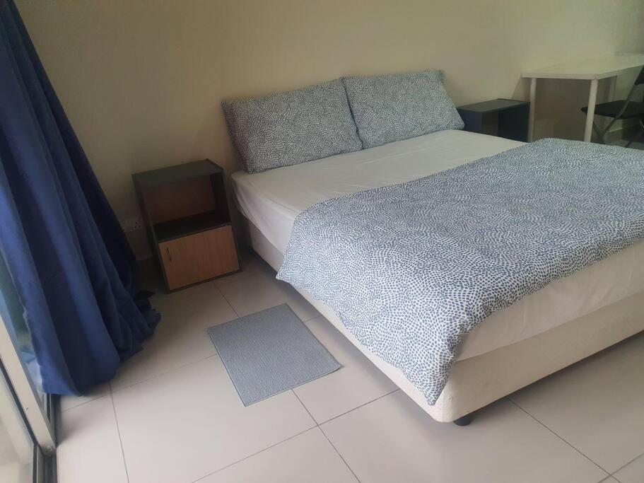 Lovely studio condo with balcony & pool @ Suria Jelutong photo 4
