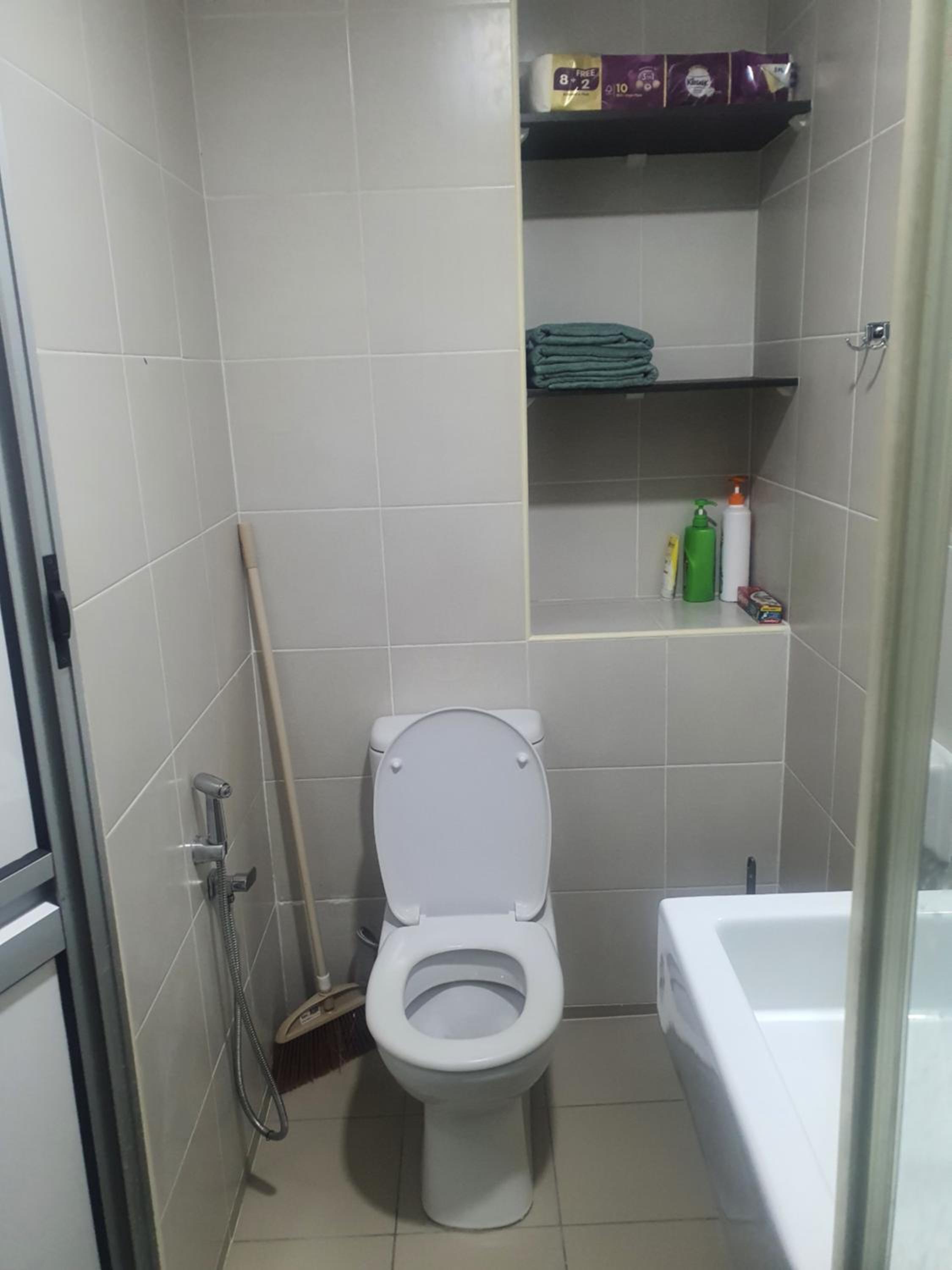 Lovely studio condo with balcony & pool @ Suria Jelutong photo 5