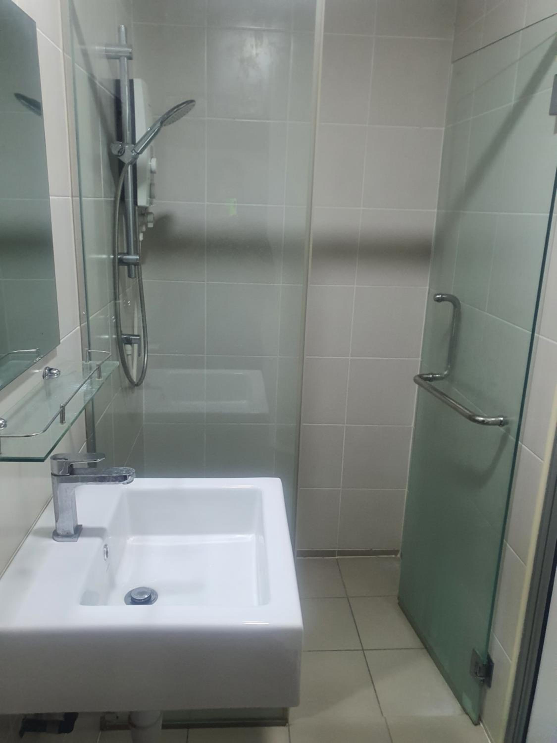 Lovely studio condo with balcony & pool @ Suria Jelutong photo 6