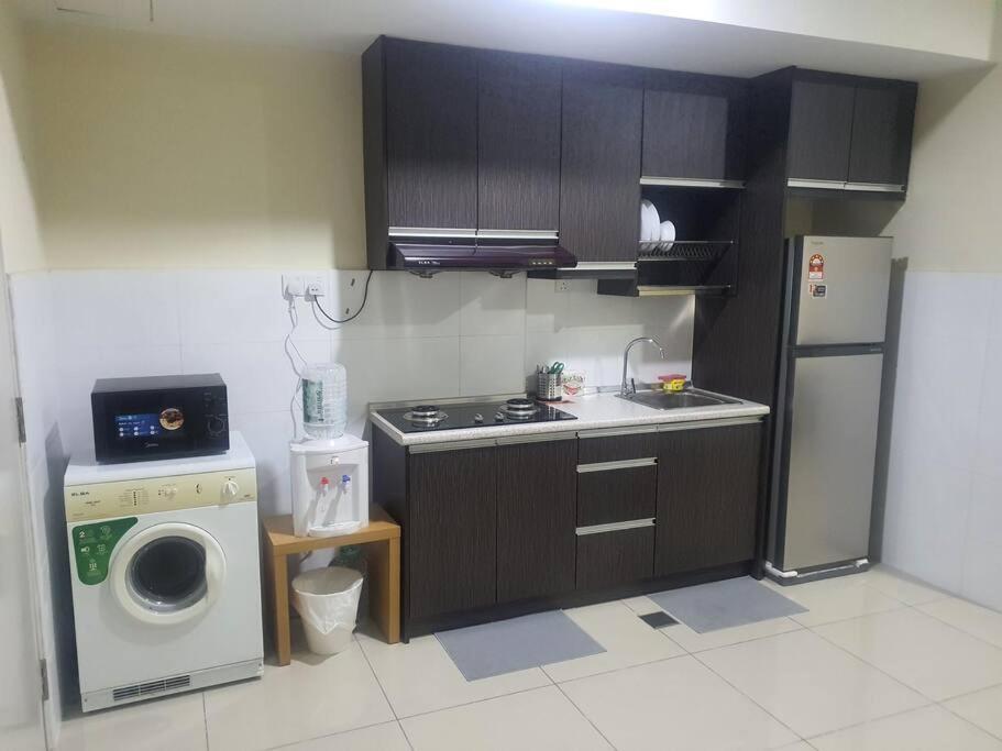 Lovely studio condo with balcony & pool @ Suria Jelutong, photo 22