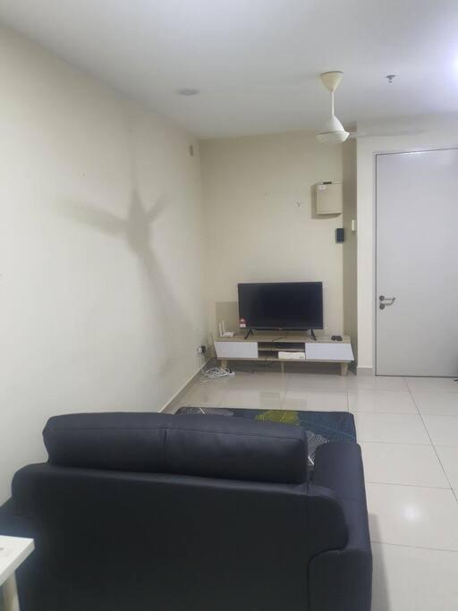 Lovely studio condo with balcony & pool @ Suria Jelutong, photo 15
