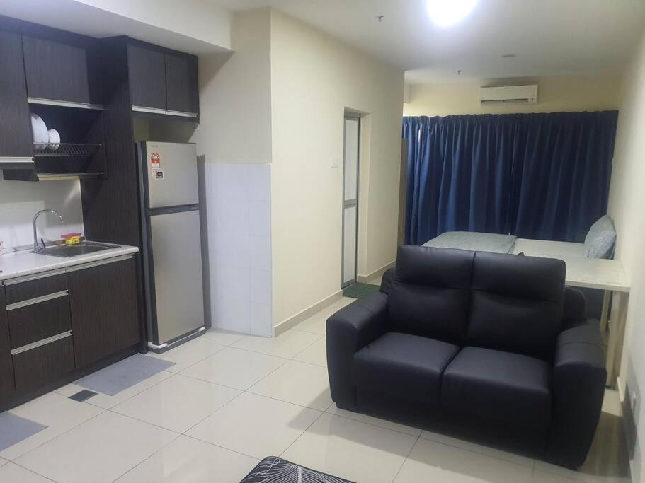 Lovely studio condo with balcony & pool @ Suria Jelutong, photo 19
