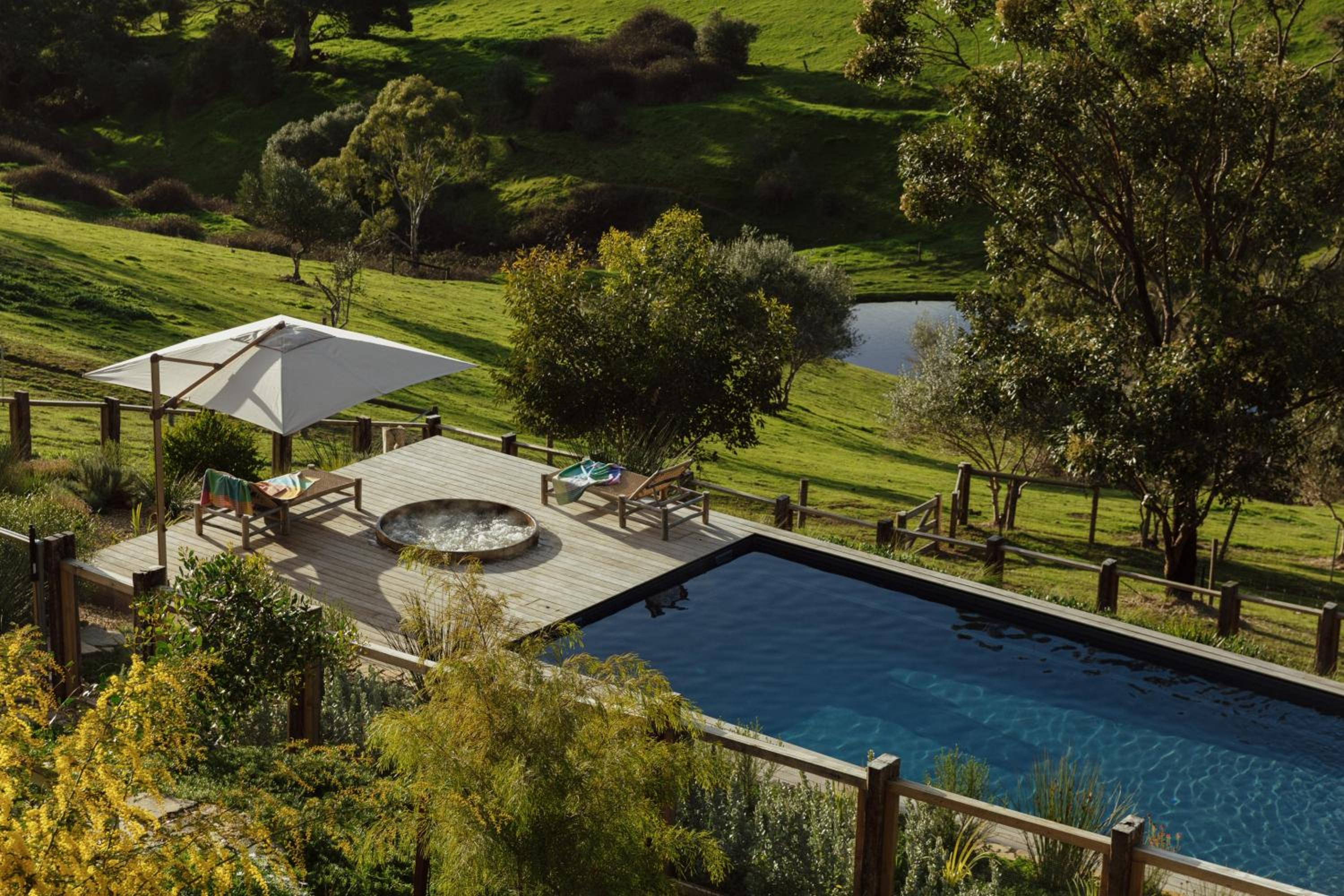 TIMBA - Luxury bush retreat with pool, spa & gym