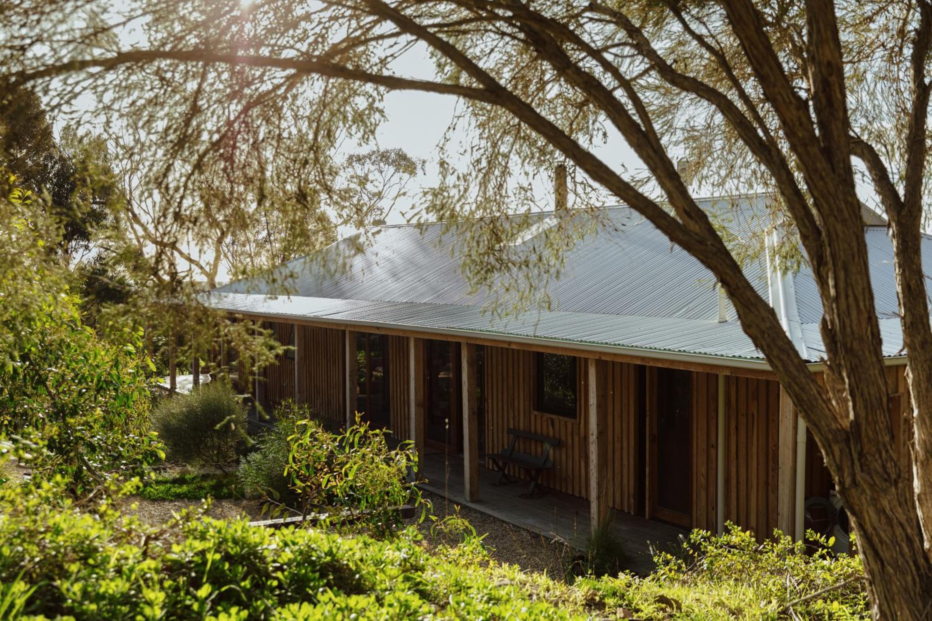 TIMBA - Luxury bush retreat with pool, spa & gym