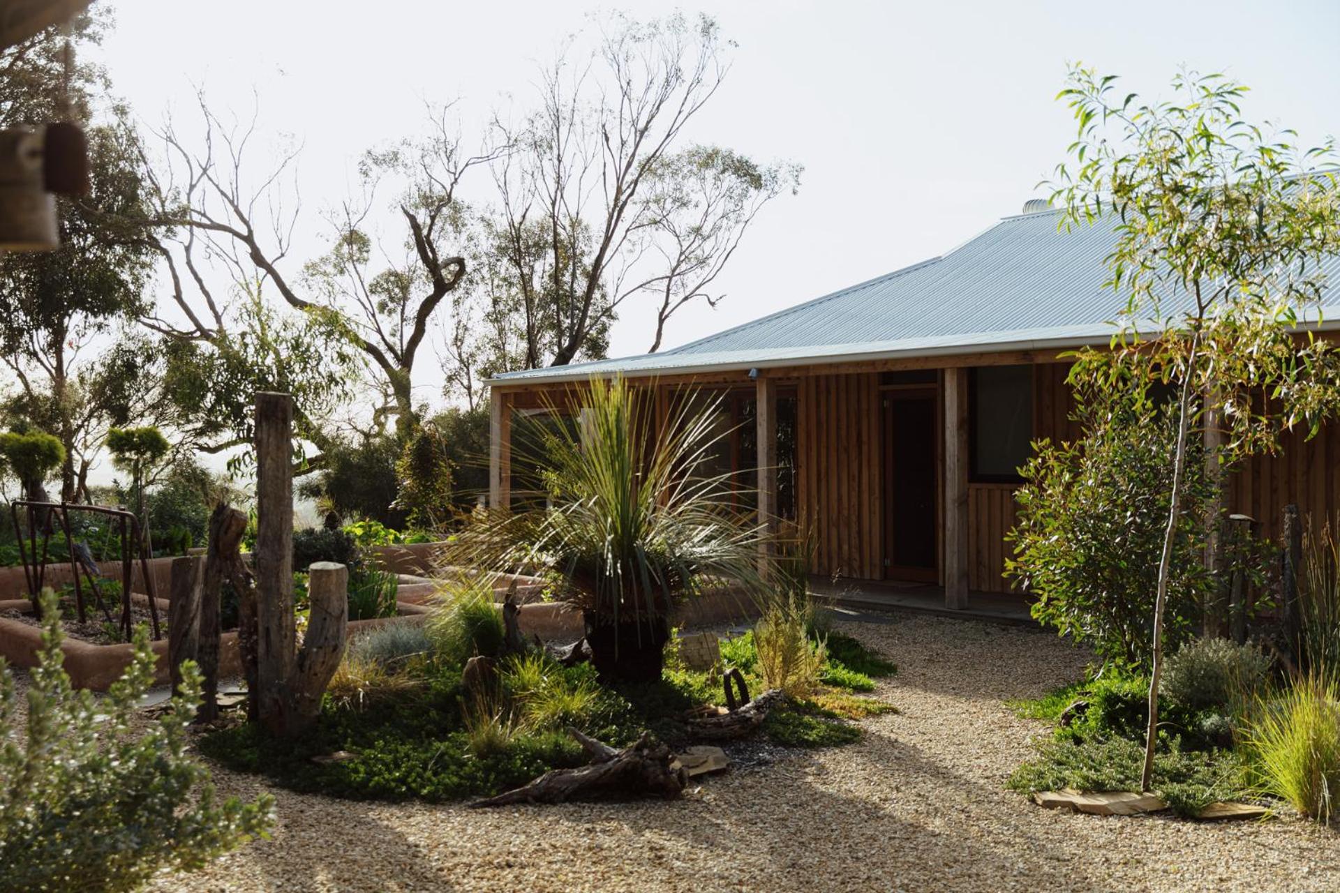 TIMBA - Luxury bush retreat with pool, spa & gym