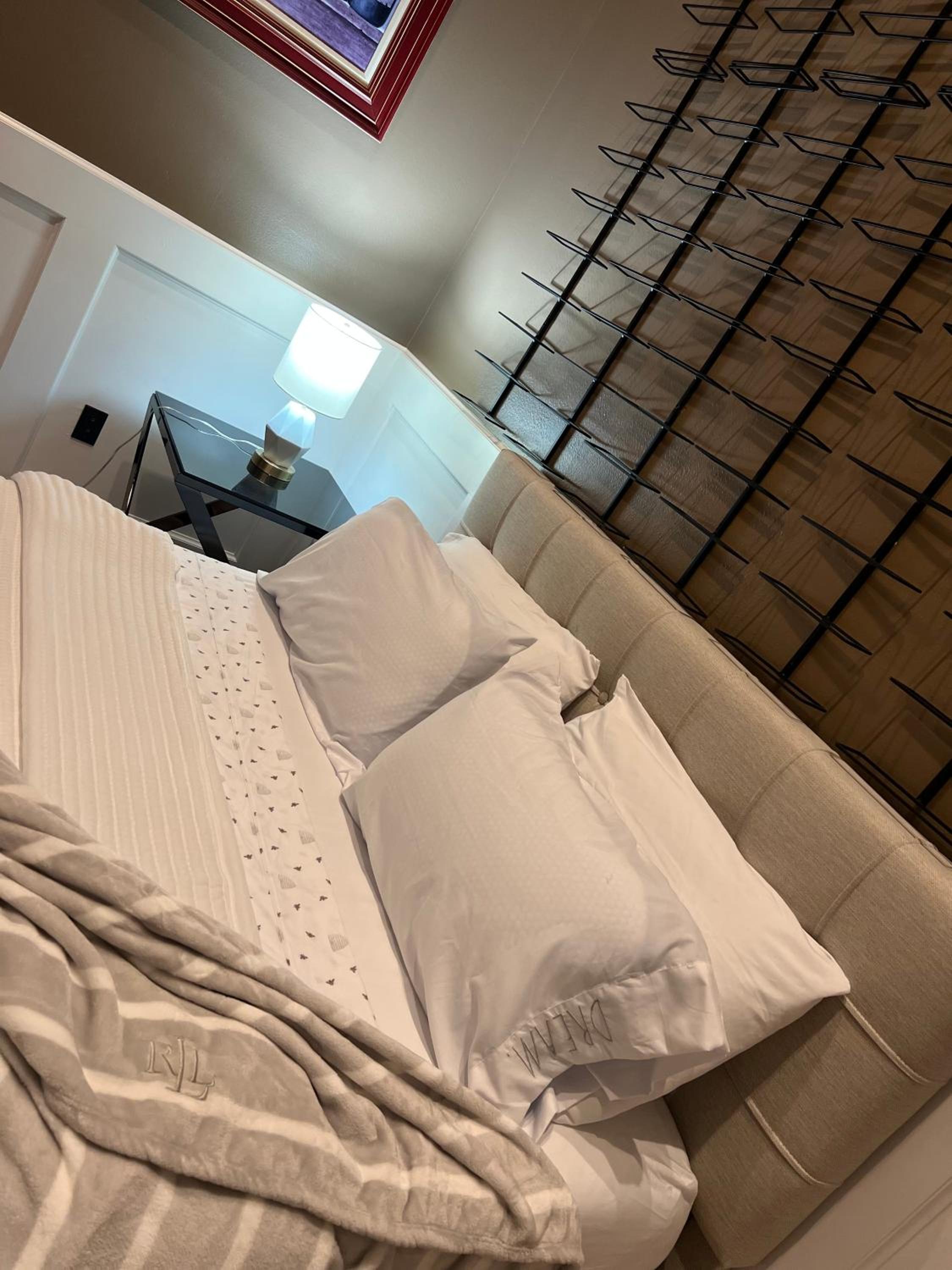 WANDERLUST villa near GALLERIA MALL