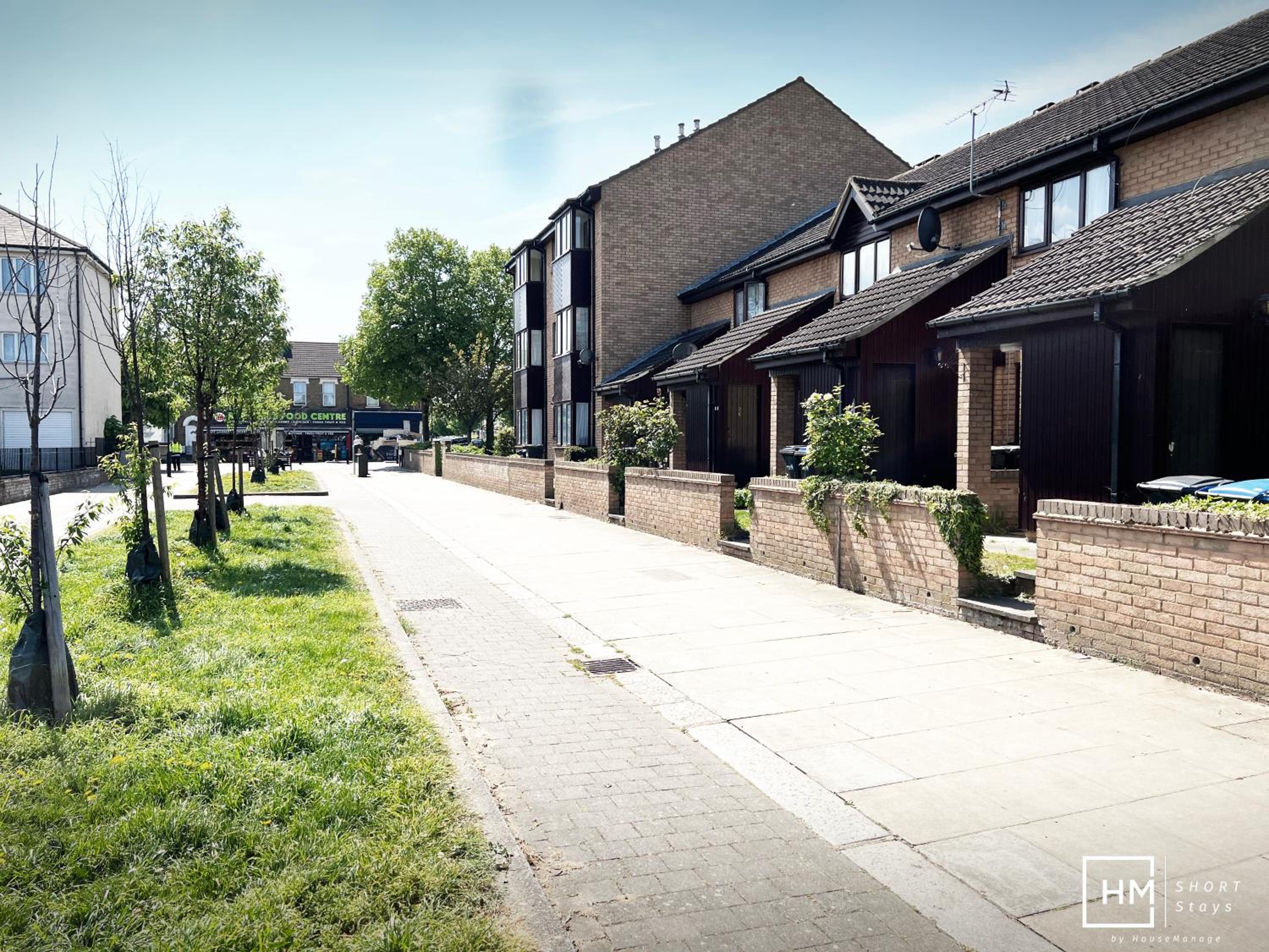 Enfield House - Beautiful 2 Bed - Good Transport Free Parking view 4