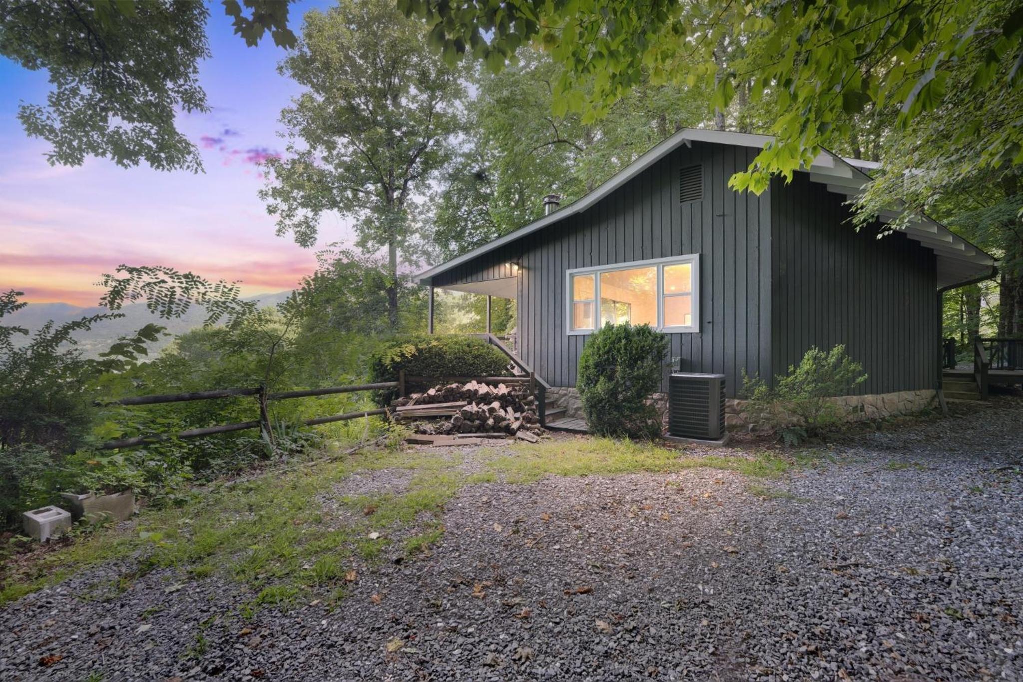 Blue Ridge Lookout Beautiful Modern Cabin - Nature Hikes and Pets OK cabin view 4