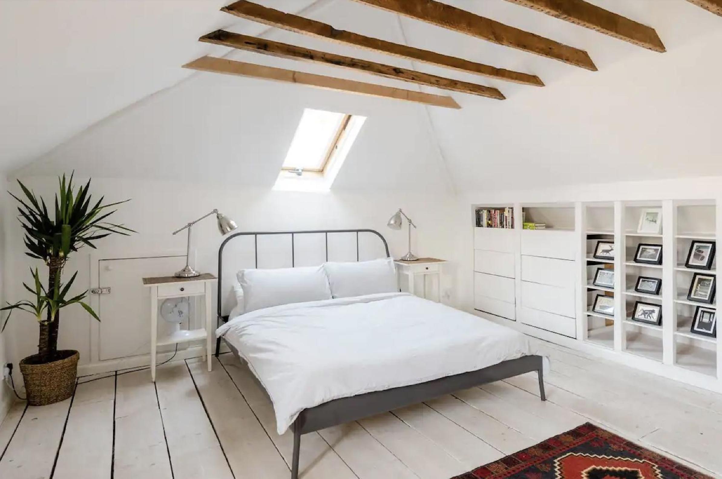Beautiful two-floor flat near tube station view 2