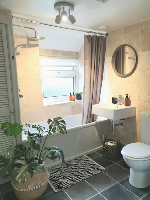 Romantic & Cosy Cottage with Direct Access to the Hills view 5