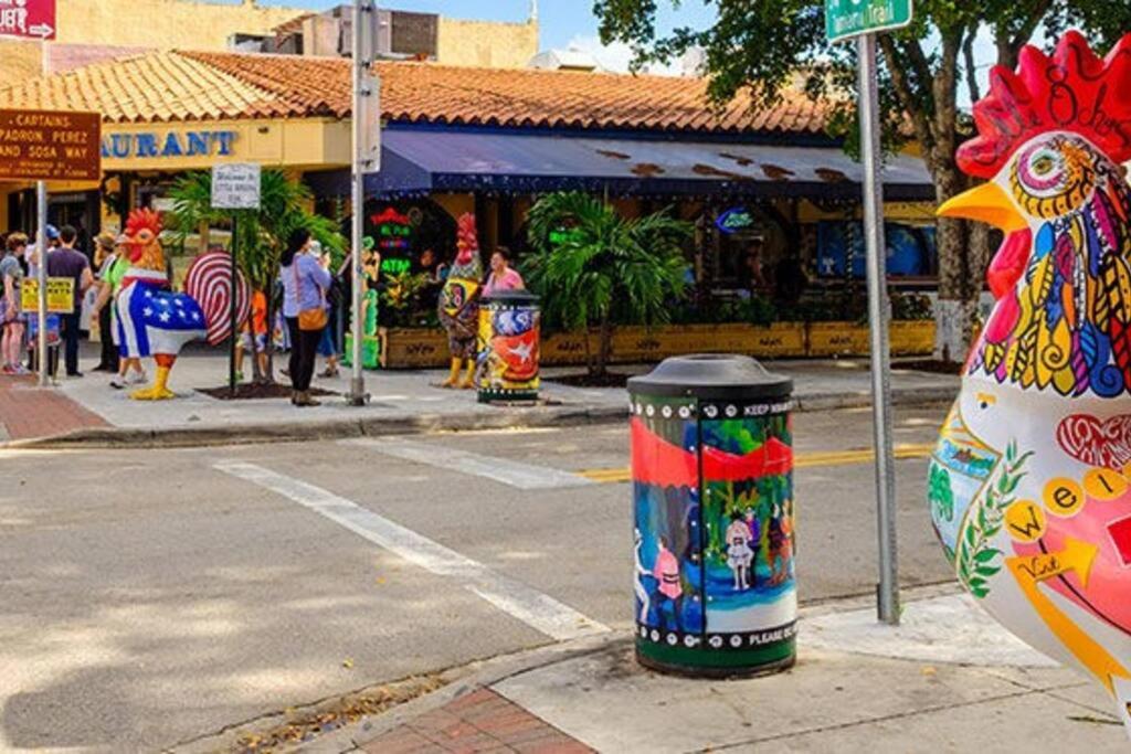 Migue´s Tiny Miami Alcove