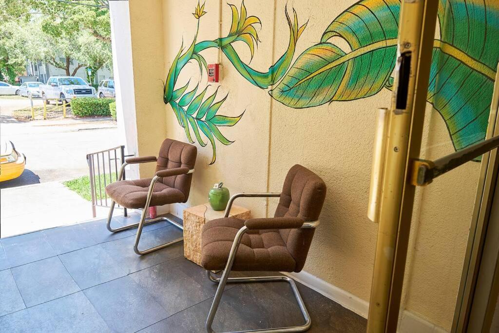 Migue´s Tiny Miami Alcove