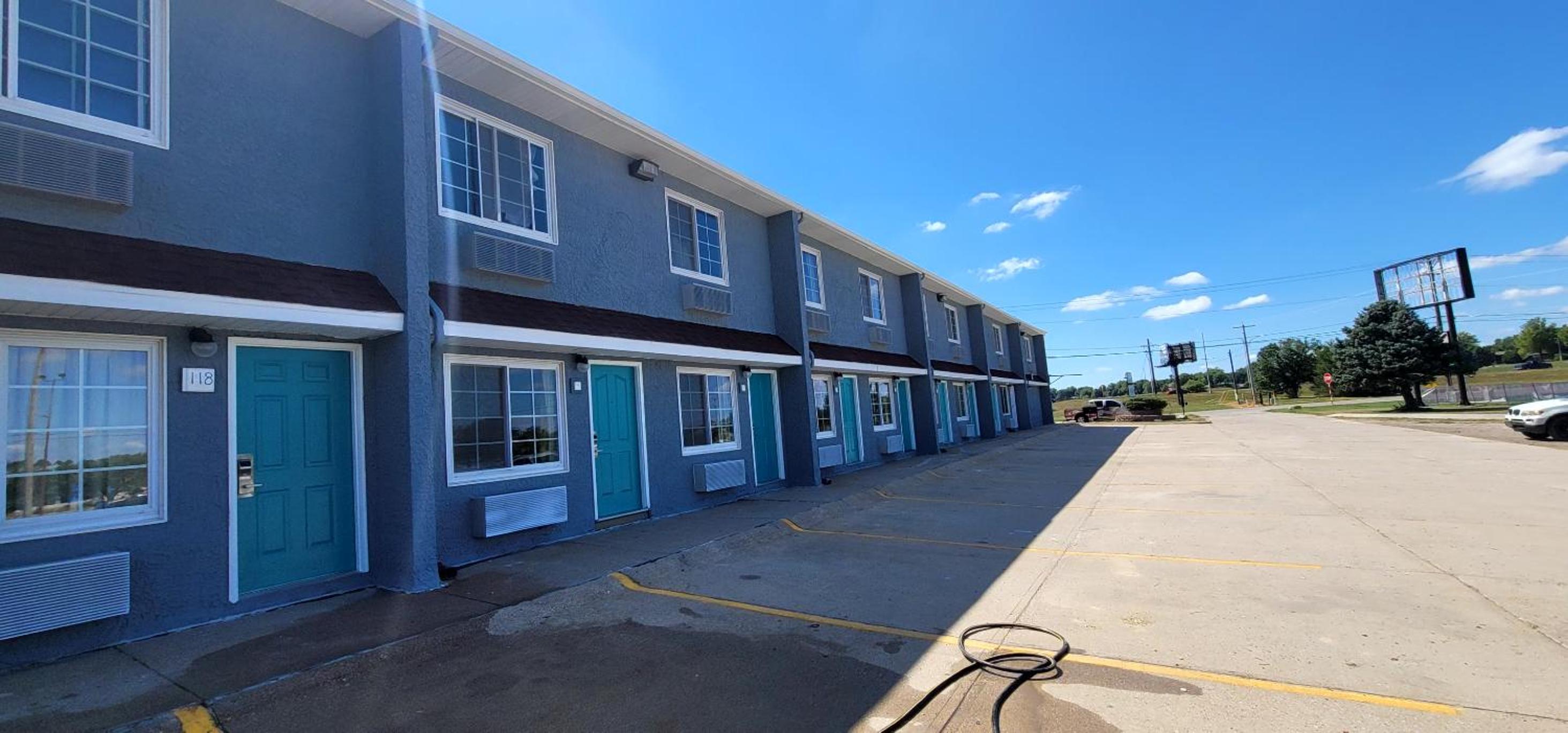 Dragonfly Inn & Suites
