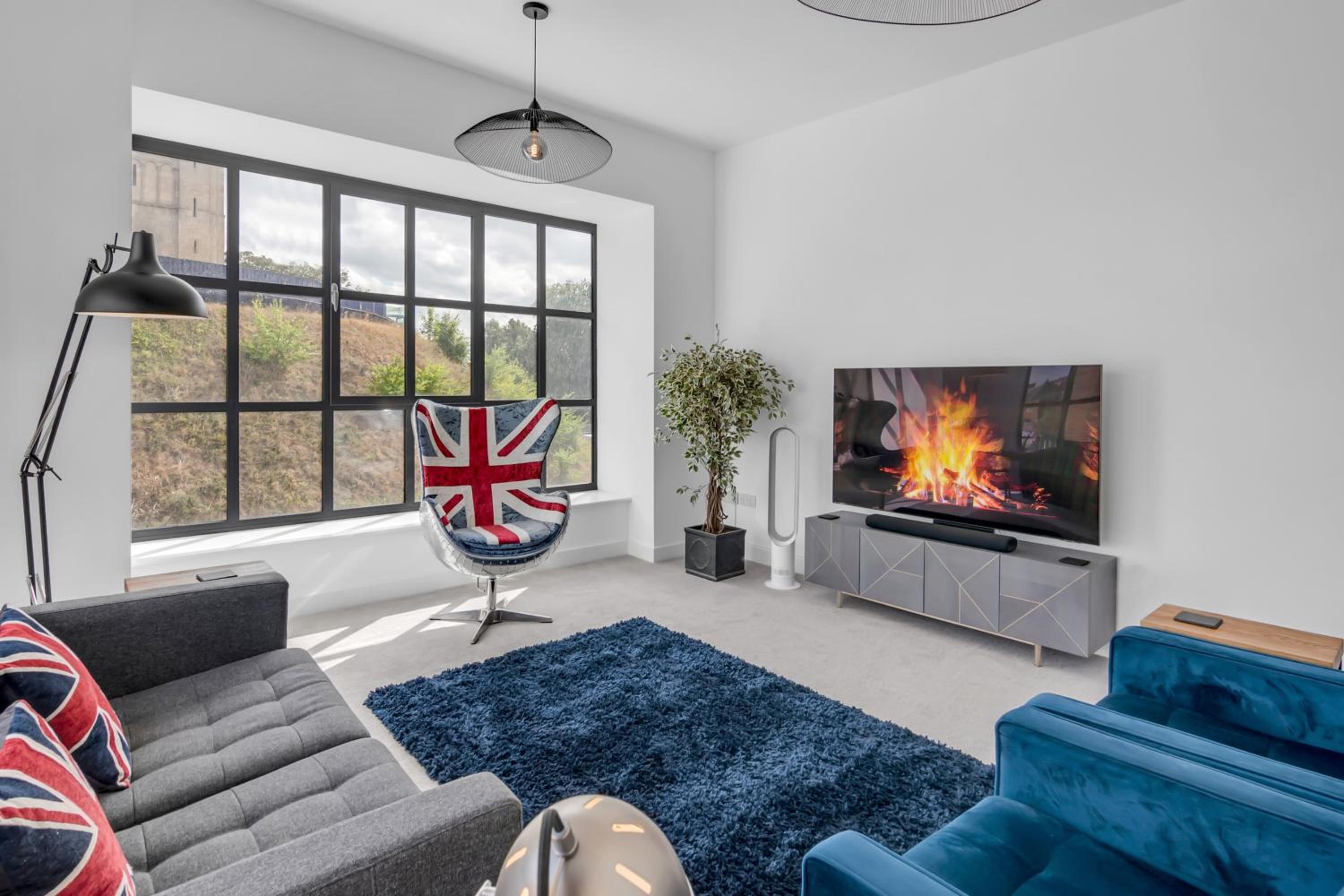 Castle View by Ginger & Gold Luxury Norwich Apt view 2