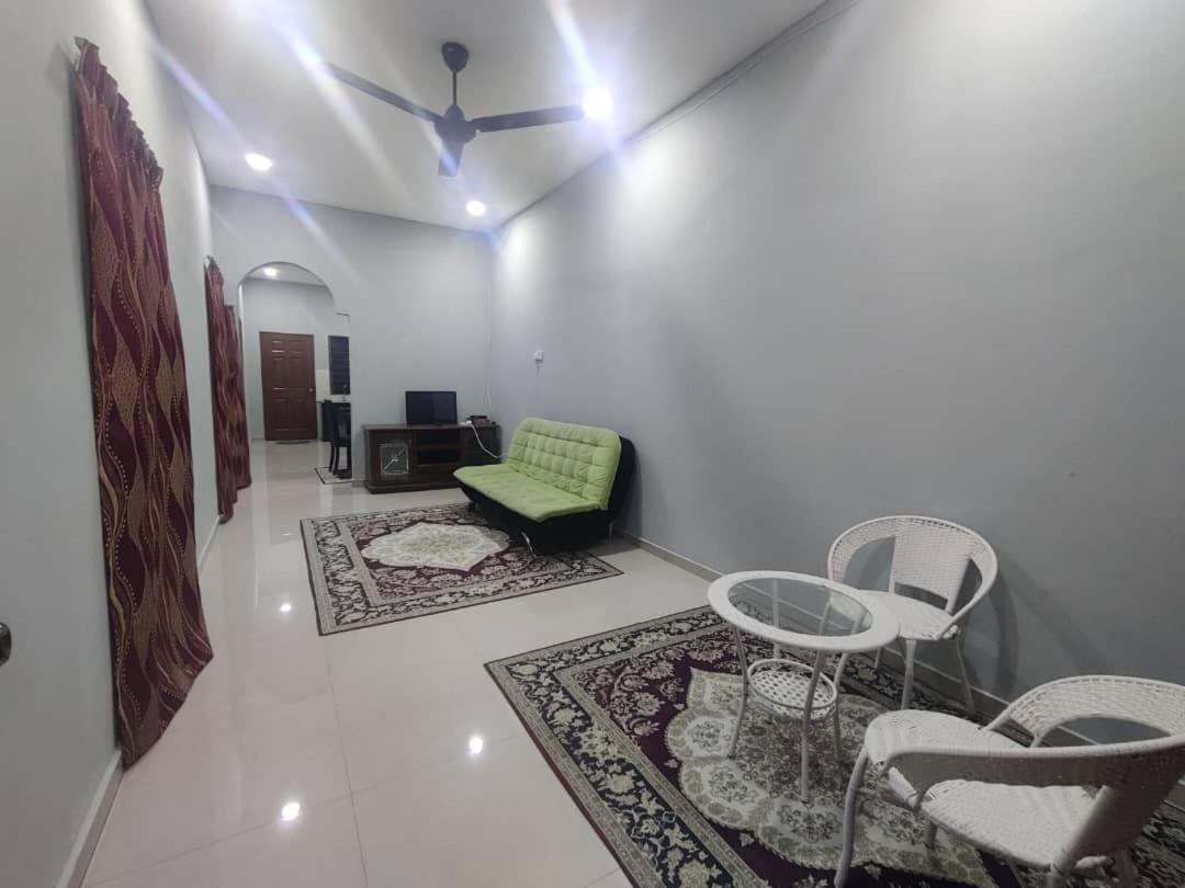 Mak Andak's Homestay photo 3