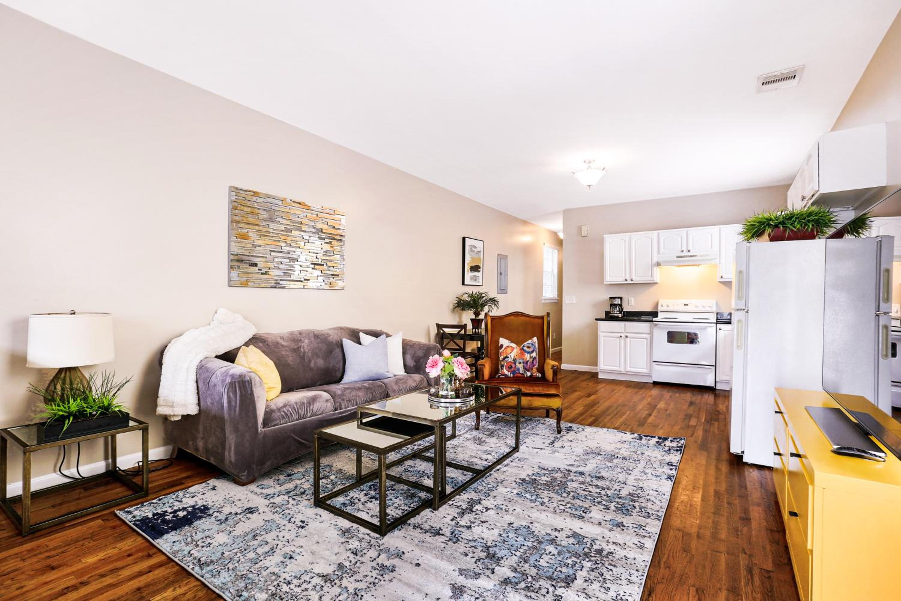 Cozy Historic 2BR House 10 Min to French Quarter view 2