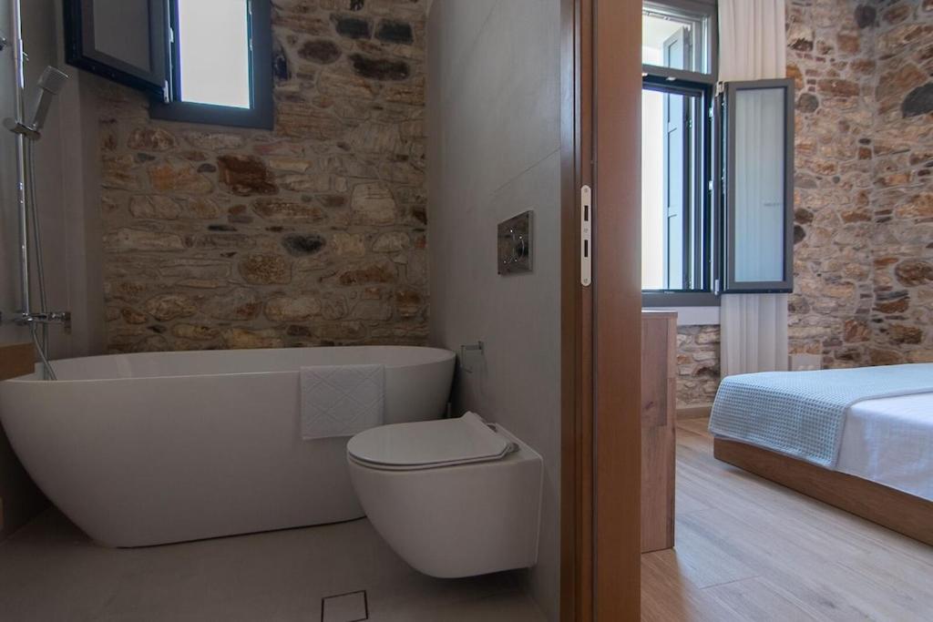 Villa Samos - Renovated stone villa with private pool- 2 min from the sea!