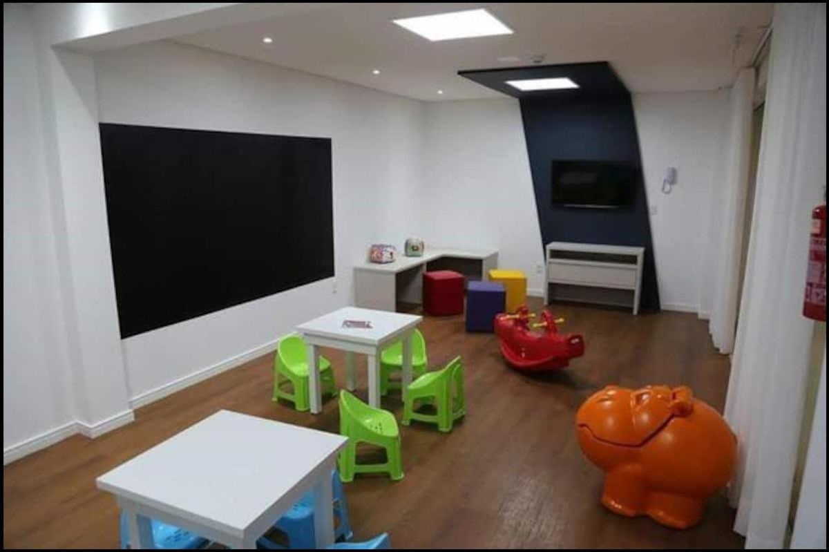 Apê estilo Resort c/ pé na areia e vista mar, próximo ao Beto Carrero