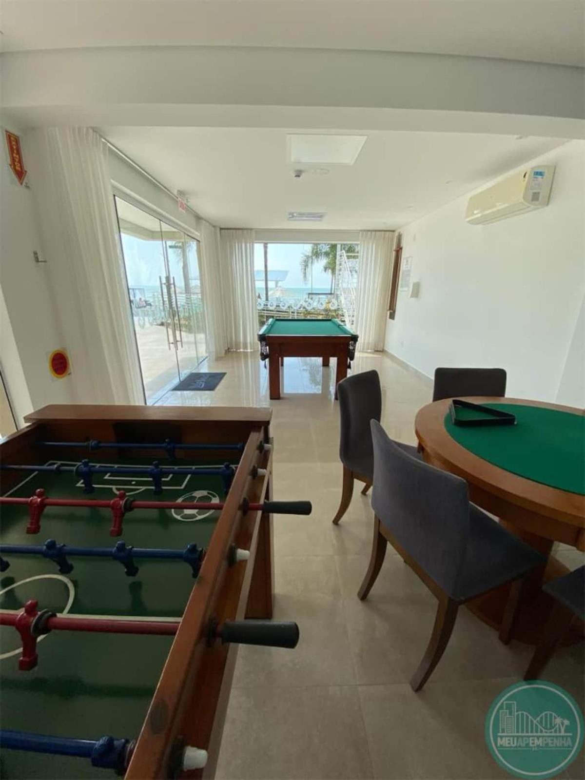 Apê estilo Resort c/ pé na areia e vista mar, próximo ao Beto Carrero