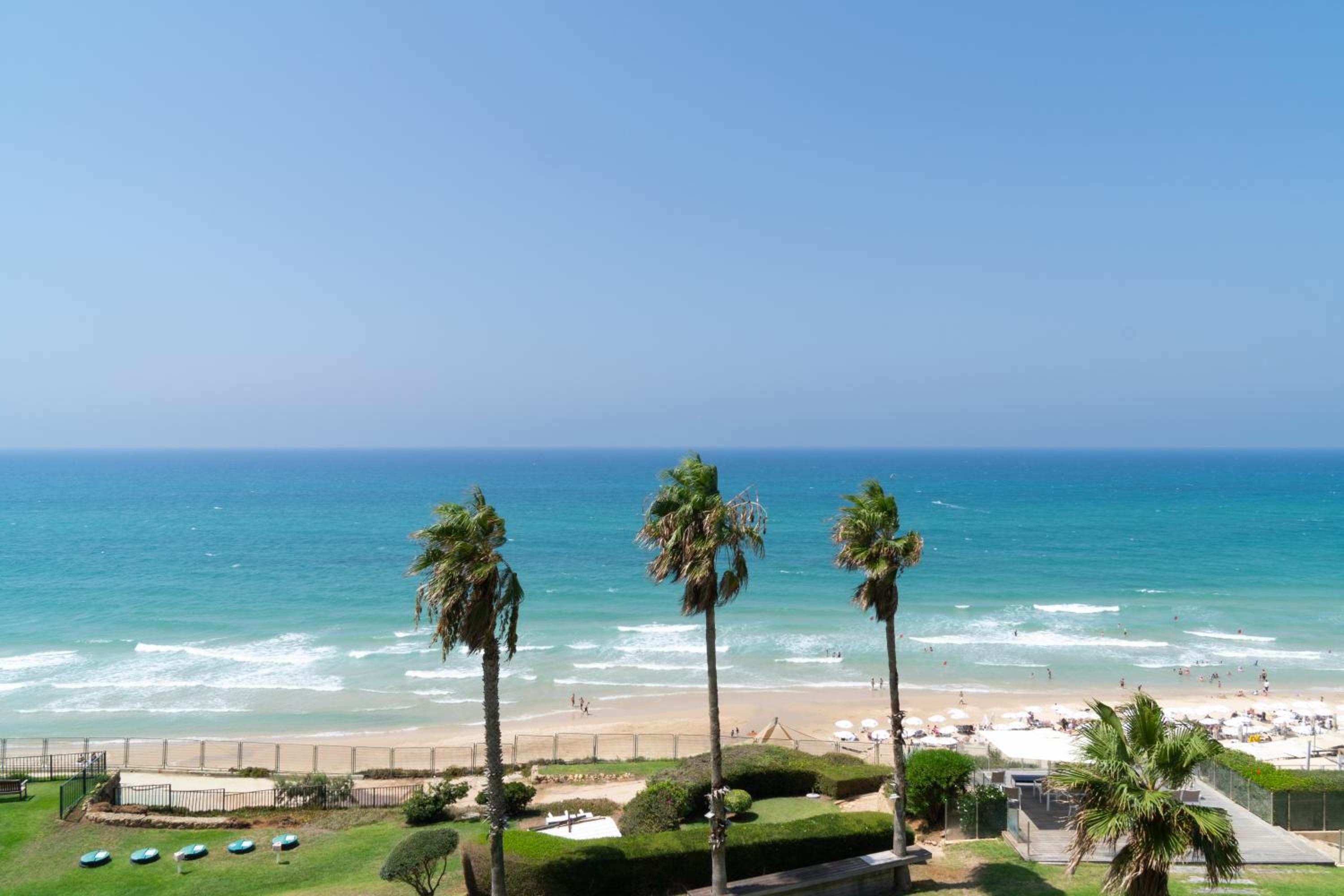 Sea View Stylish 1BR with Balcony by Beachfront Stay, photo 18