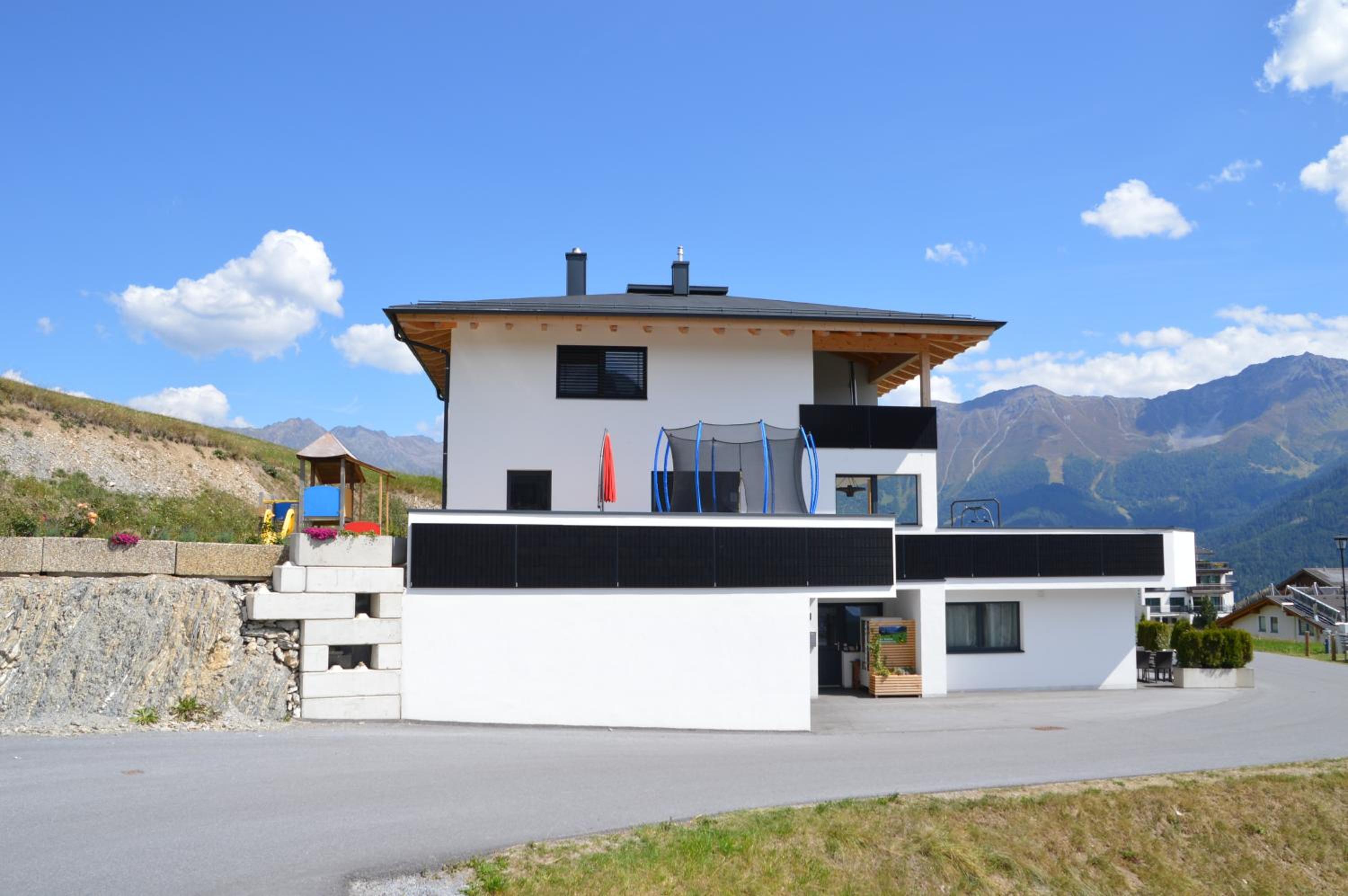 Apart Bergsonne view 2