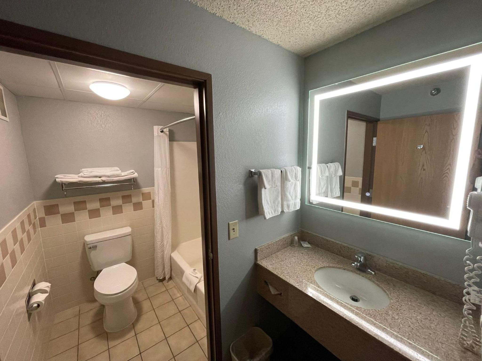 AmericInn by Wyndham Sayre