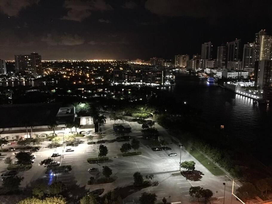 Lovely 2Bed 1Bath Condo With Private Balcony 18th Floor view 5