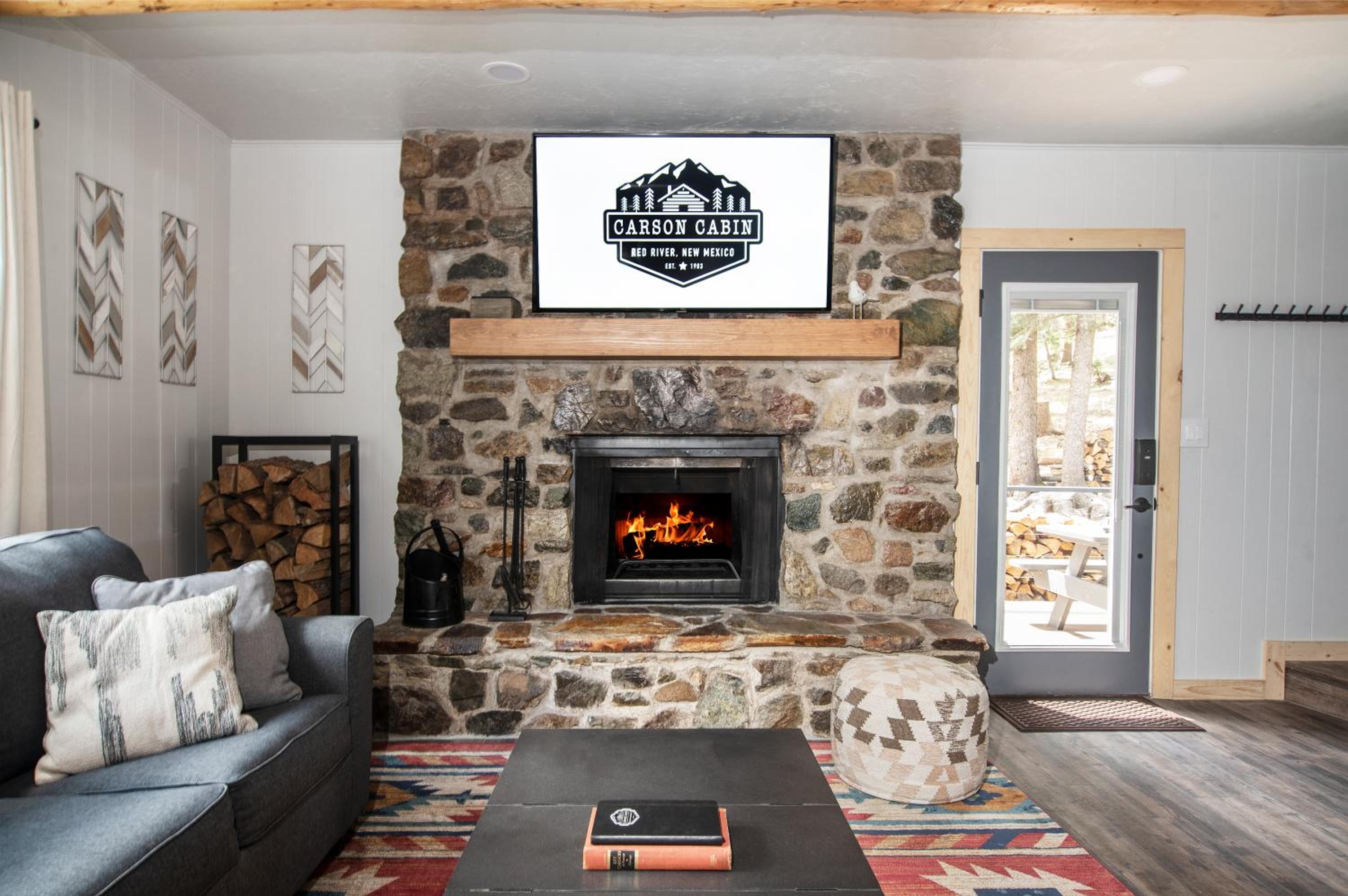 Carson Cabin - King Beds, Mountain Views, Mins to Town view 4