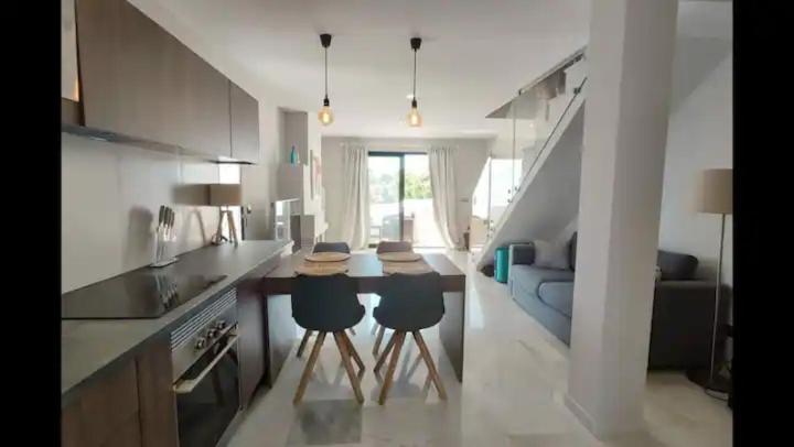 Fabuloso y amplio Duplex en Urb Jardines de Sotogrande view 5