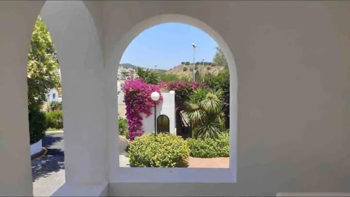 Fabuloso y amplio Duplex en Urb Jardines de Sotogrande view 3