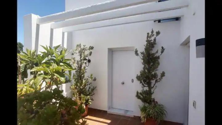 Fabuloso y amplio Duplex en Urb Jardines de Sotogrande view 2