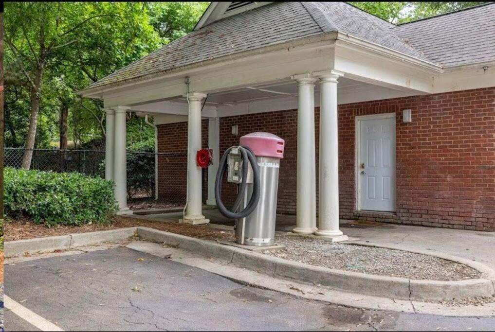 Heartbeat Of ATL- Gated Community, Pool, Gym, and much more! view 4
