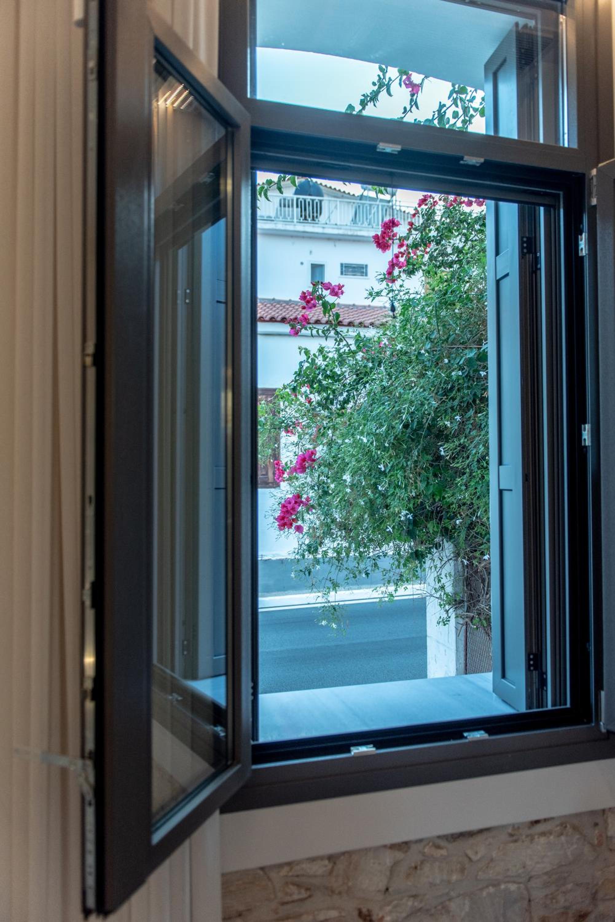 Villa Samos - Renovated stone villa with private pool- 2 min from the sea!
