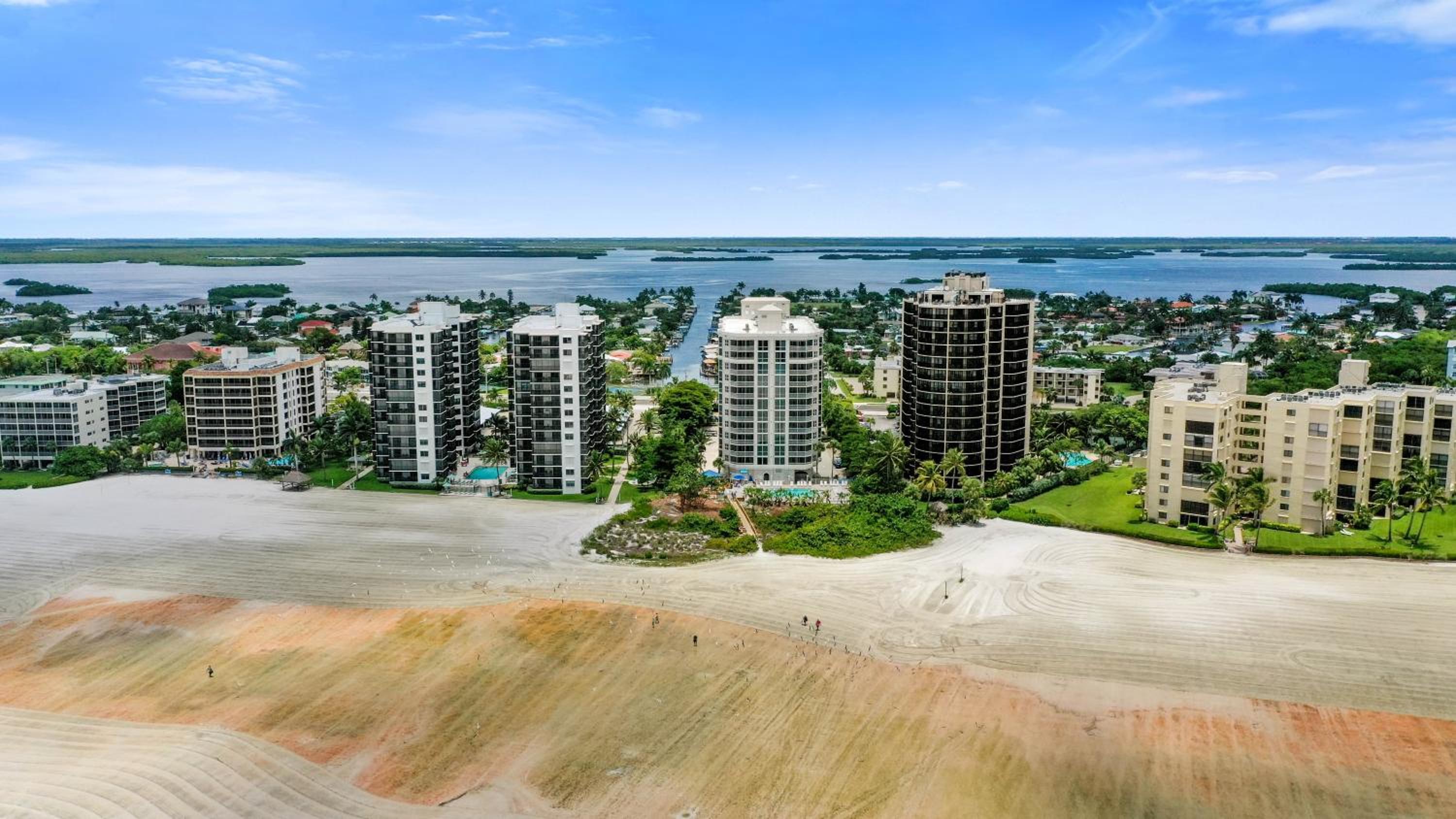 Hotel Luxury Beach Front Resort